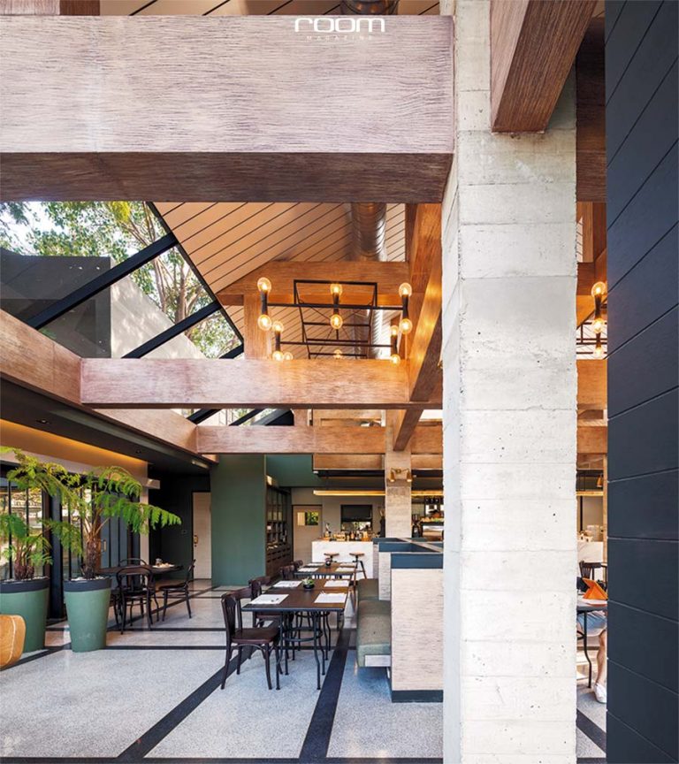 THE HUB CAFE AND EATERY ผู้คน ต้นไม้ และแสงแดด room life