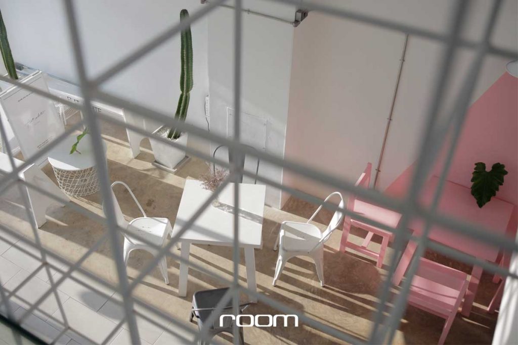 Flat White Café x Poshtel โฮสเทลสีขาวสะอาดตาที่จังหวัดลำปาง room